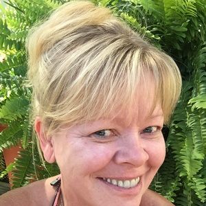 Meet your Posher, Roxanne